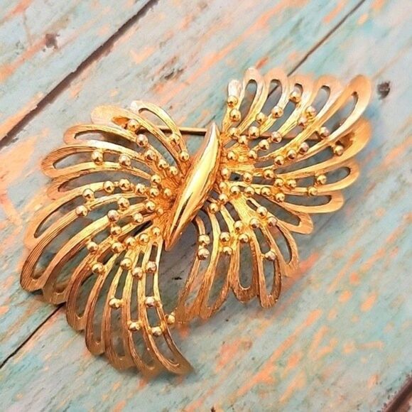 VINTAGE MONET Signed Large Open Swirl Design Beaded Brooch Pin - Picture 1 of 5